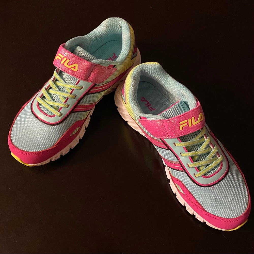 << SALE >> NEW WOMEN Fila Stay-Put Running Sneaker - Picture 1 of 12